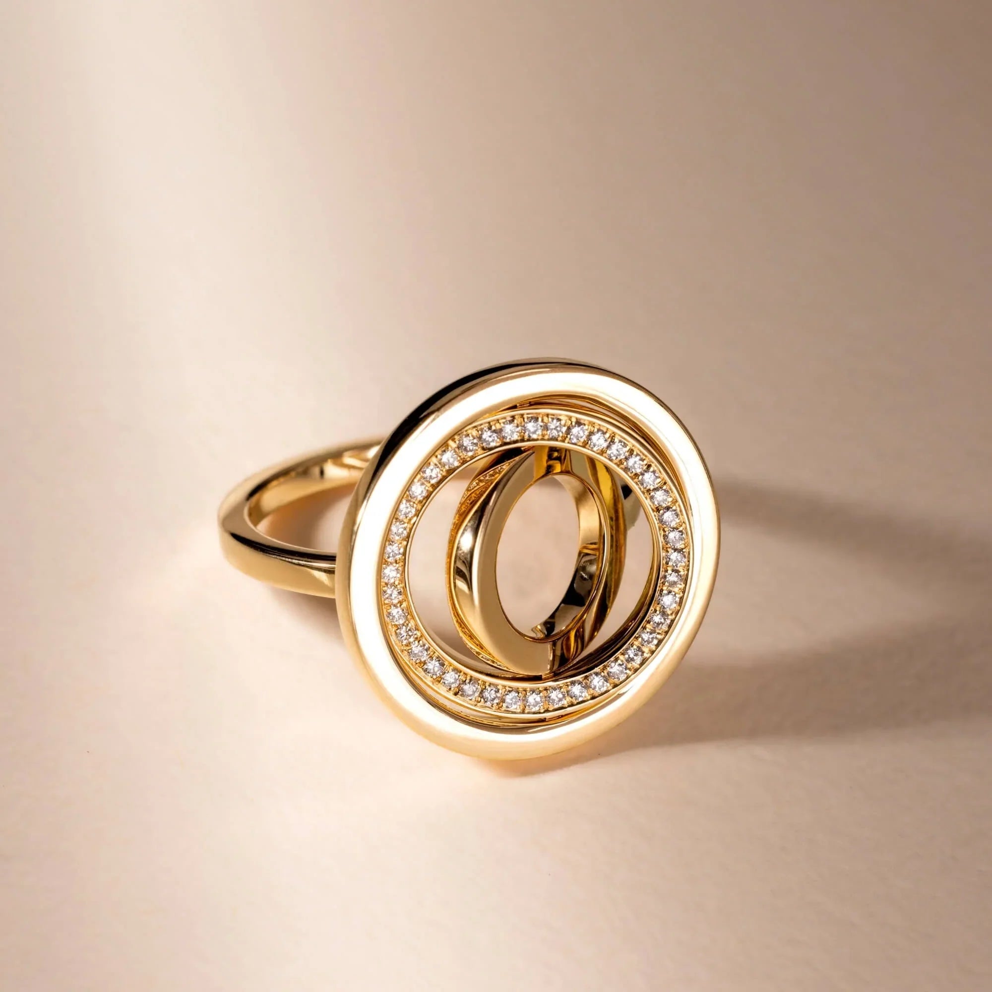 Anillo Lepage Alba en oro amarillo y diamantes